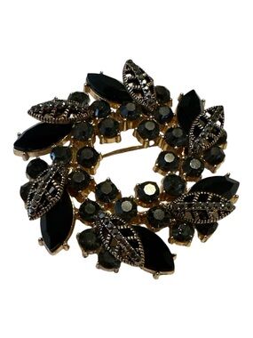 Vintage Napier Gold Tone Wreath Brooch Black & Green Rhinestone Pin